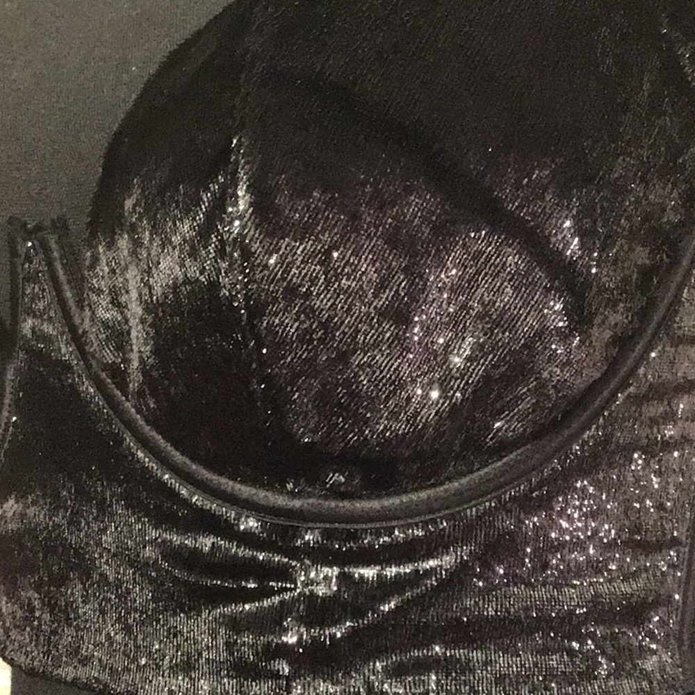 Victoria’s Secret - Sz 32D - very sexy balconet - Picture 6 of 7
